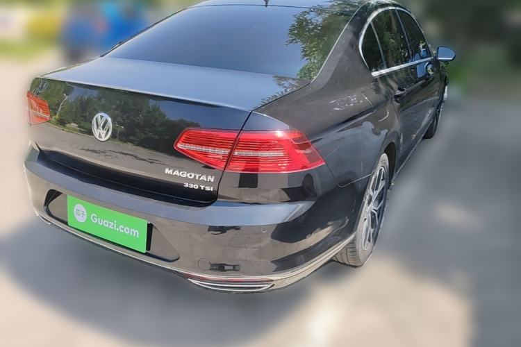 Used Volkswagen Magotan 2017 330TSI DSG Luxury Model Rear Right 45 Deg