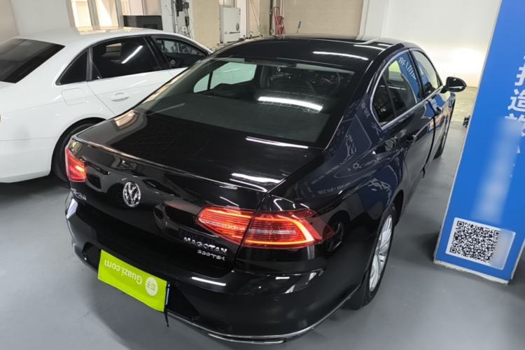 Used Volkswagen Magotan 2017 330TSI DSG Luxury Model Rear Right 45 Deg