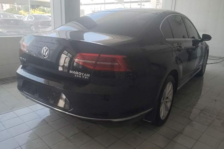 Used Volkswagen Magotan 2017 330TSI DSG Leading Model Rear Right 45 Deg