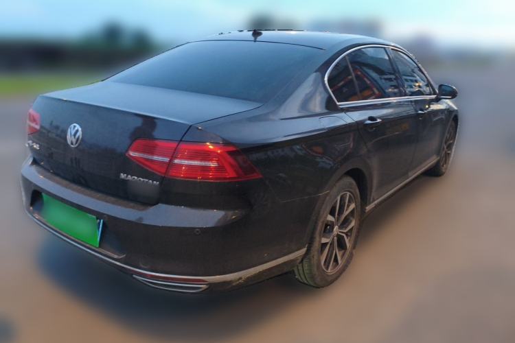 Used Volkswagen Magotan 2017 330TSI DSG Luxury Model Rear Right 45 Deg