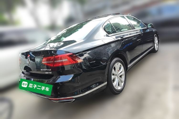 Used Volkswagen Magotan 2017 380TSI DSG Luxury Model Rear Right 45 Deg
