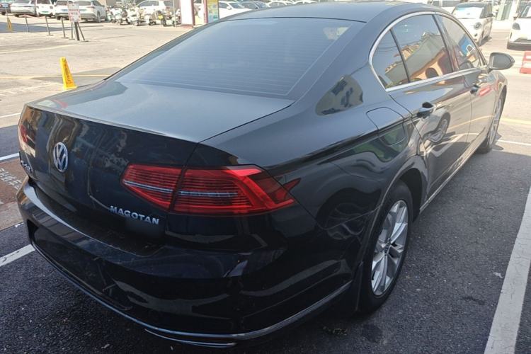 Used Volkswagen Magotan 2017 330TSI DSG Luxury Model Rear Right 45 Deg
