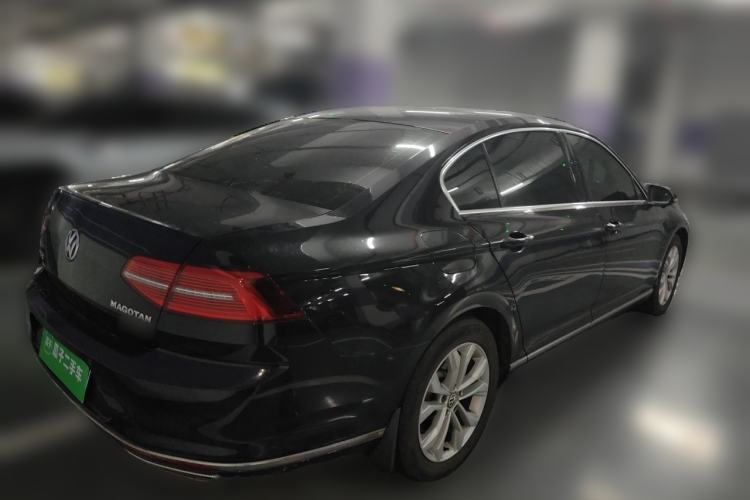 Used Volkswagen Magotan 2017 330TSI DSG Luxury Model Rear Right 45 Deg