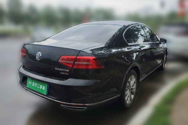 Used Volkswagen Magotan 2017 330TSI DSG Luxury Model Rear Right 45 Deg