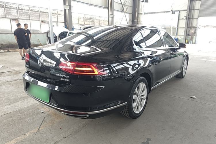 Used Volkswagen Magotan 2017 330TSI DSG Luxury Model Rear Right 45 Deg