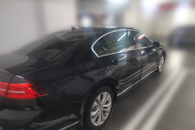 Used Volkswagen Magotan 2017 330TSI DSG Luxury Model Rear Right 45 Deg