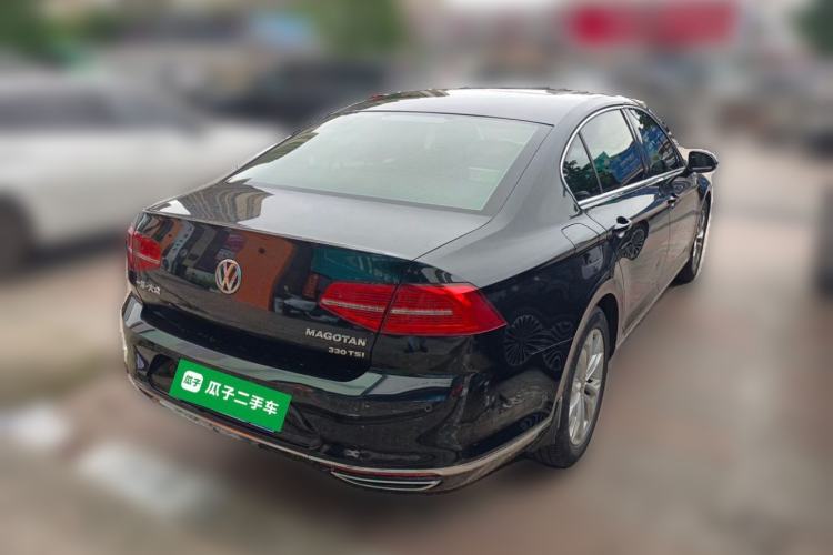 Used Volkswagen Magotan 2017 330TSI DSG Luxury Model Rear Right 45 Deg