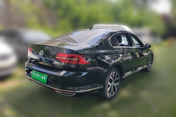 Used Volkswagen Magotan 2017 330TSI DSG Luxury Model Rear Right 45 Deg