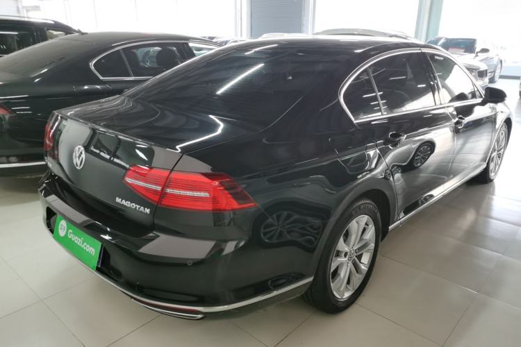 Used Volkswagen Magotan 2017 330TSI DSG Luxury Model Rear Right 45 Deg