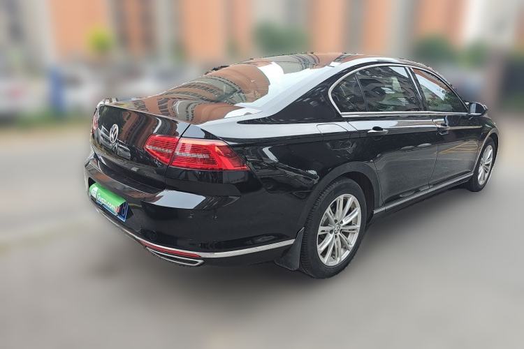 Used Volkswagen Magotan 2017 330TSI DSG Luxury Model Rear Right 45 Deg