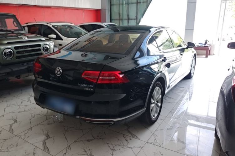 Used Volkswagen Magotan 2017 330TSI DSG Luxury Model Rear Right 45 Deg