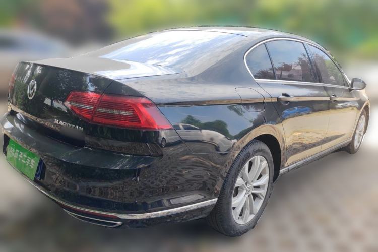 Used Volkswagen Magotan 2017 330TSI DSG Luxury Model Rear Right 45 Deg
