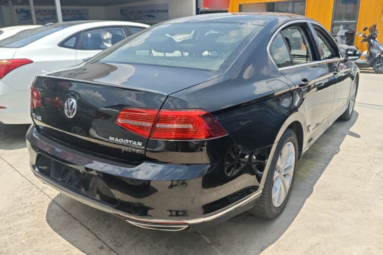 Used Volkswagen Magotan 2017 380TSI DSG Luxury Model Rear Right 45 Deg