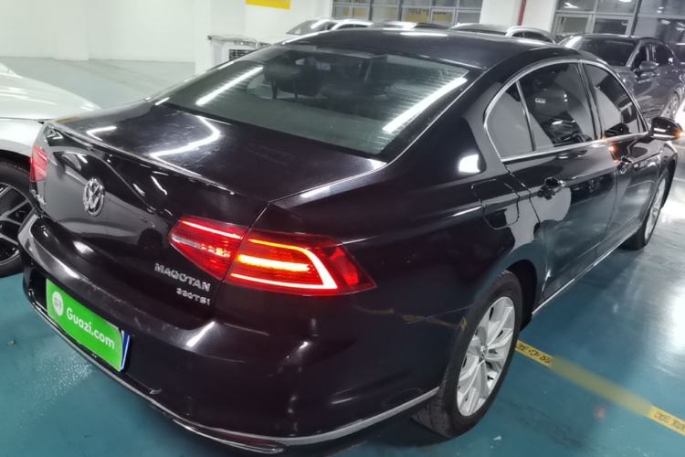 Used Volkswagen Magotan 2017 330TSI DSG Luxury Model Rear Right 45 Deg