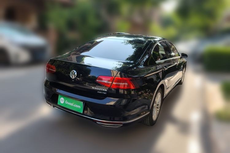 Used Volkswagen Magotan 2017 330TSI DSG Luxury Model Rear Right 45 Deg