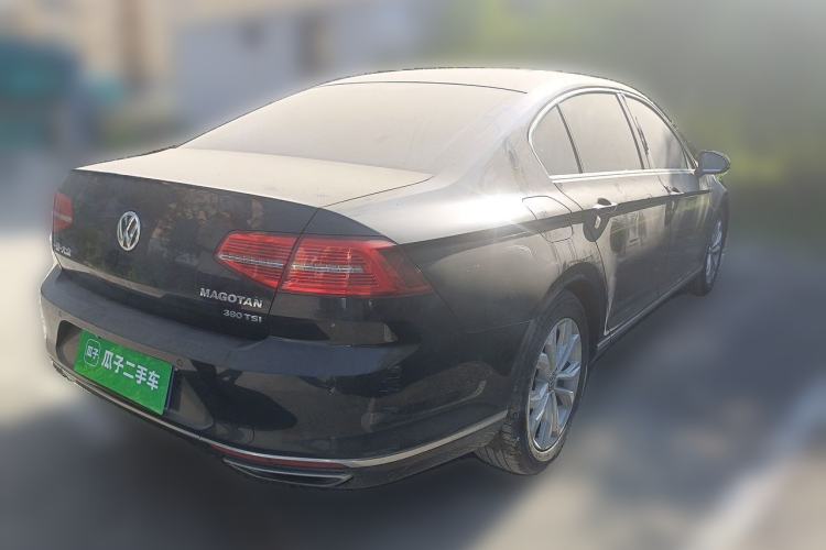 Used Volkswagen Magotan 2017 380TSI DSG Luxury Model Rear Right 45 Deg