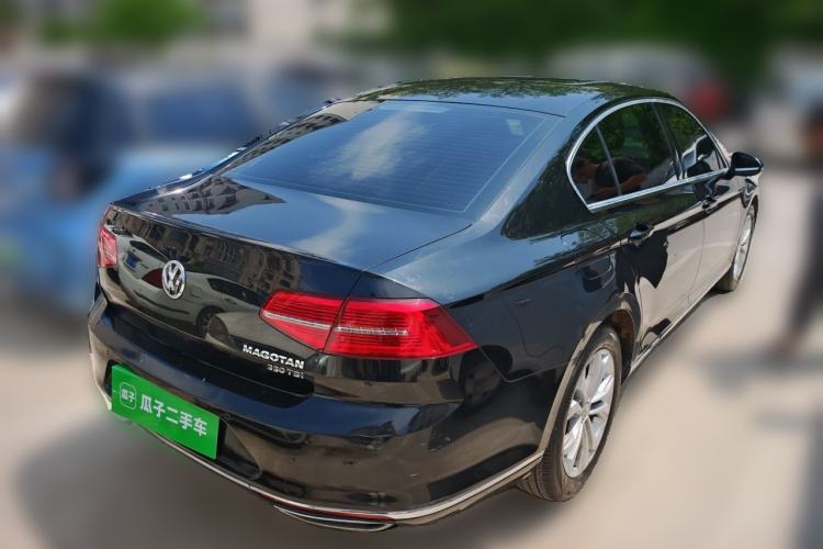 Used Volkswagen Magotan 2017 330TSI DSG Luxury Model Rear Right 45 Deg