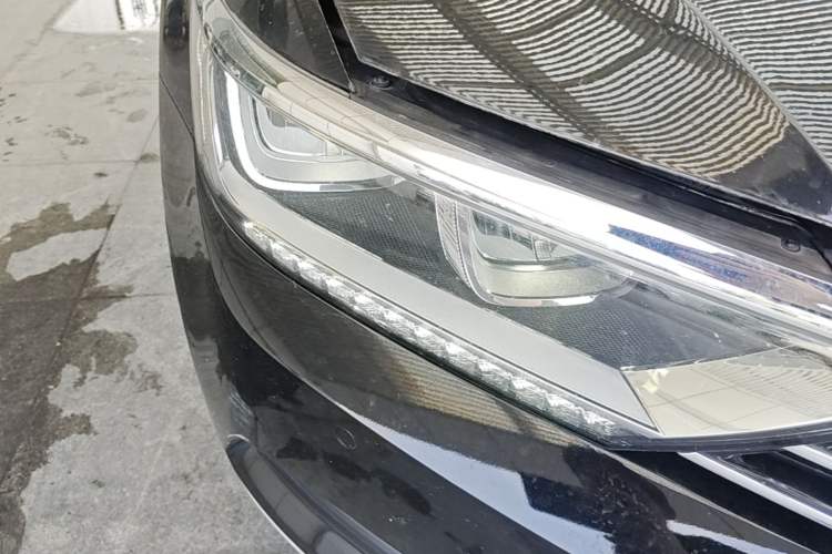 Used Volkswagen Magotan 2017 330TSI DSG Luxury Model Right Front Headlight