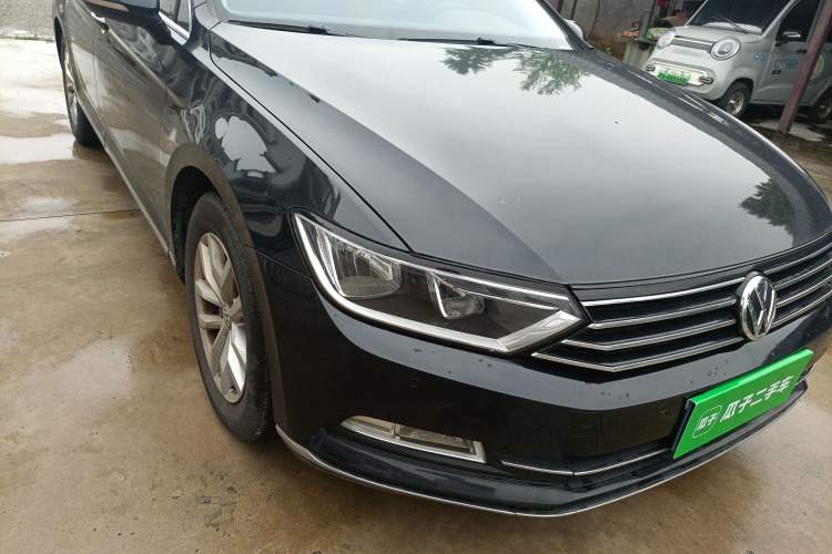 Used Volkswagen Magotan 2017 280TSI DSG Comfort Model Right Front Headlight