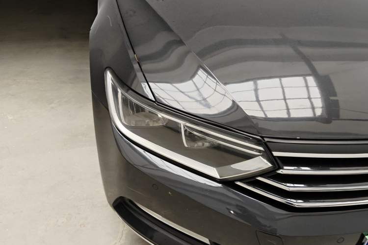 Used Volkswagen Magotan 2017 330TSI DSG Leading Model Right Front Headlight