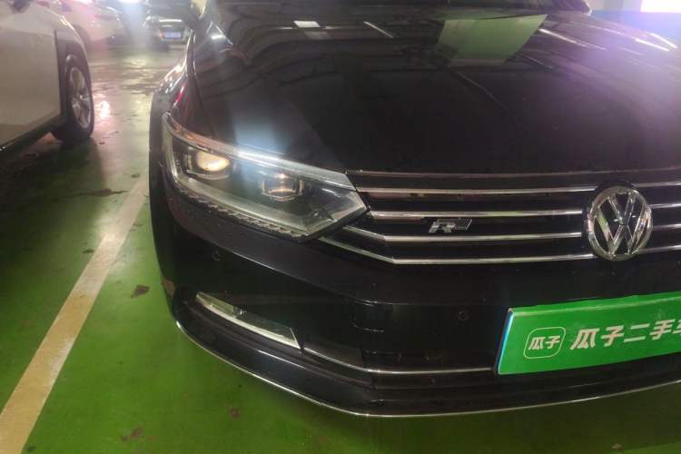 Used Volkswagen Magotan 2017 330TSI DSG Leading Model Right Front Headlight