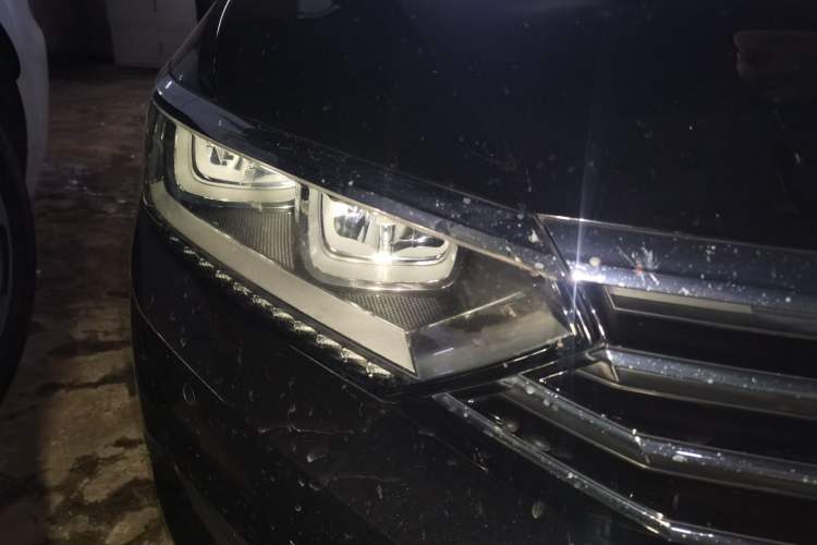Used Volkswagen Magotan 2017 330TSI DSG Luxury Model Right Front Headlight
