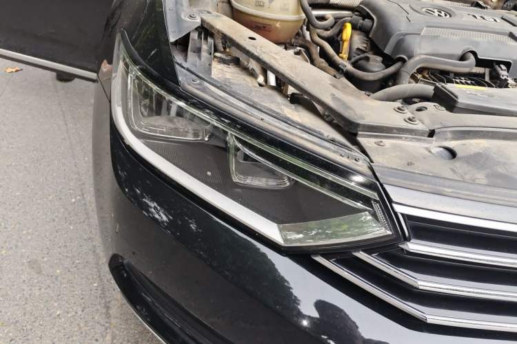 Used Volkswagen Magotan 2017 330TSI DSG Leading Model Right Front Headlight