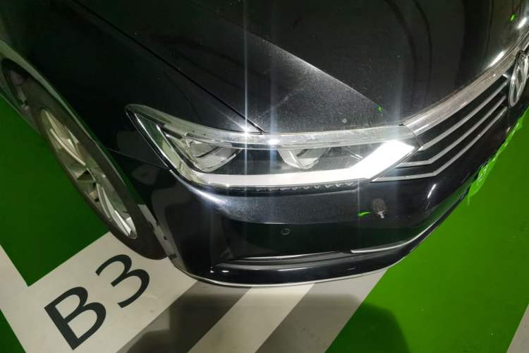 Used Volkswagen Magotan 2017 330TSI DSG Luxury Model Right Front Headlight