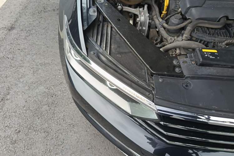 Used Volkswagen Magotan 2017 330TSI DSG Luxury Model Right Front Headlight