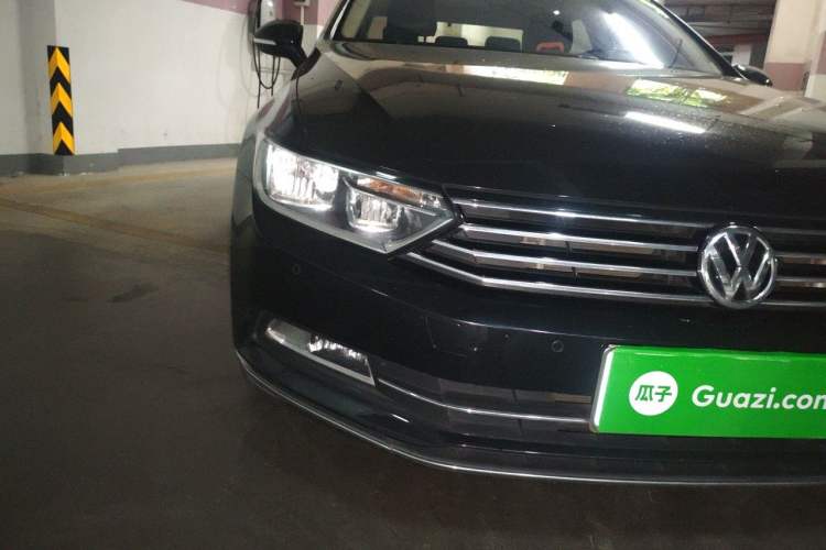 Used Volkswagen Magotan 2017 330TSI DSG Leading Model Right Front Headlight