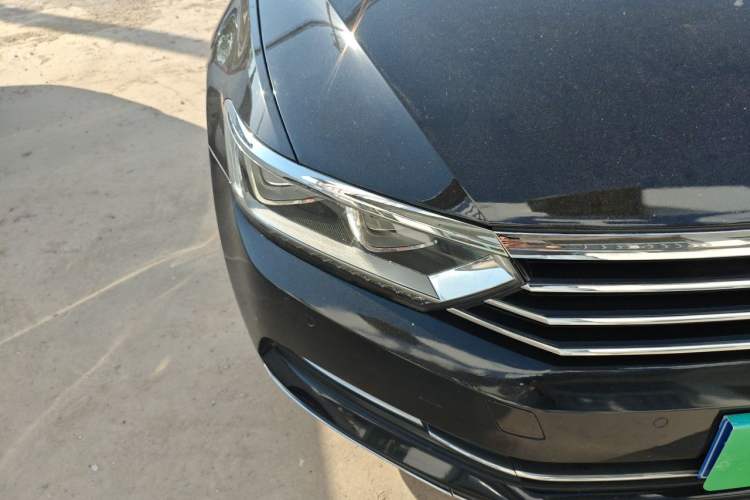 Used Volkswagen Magotan 2017 380TSI DSG Luxury Model Right Front Headlight