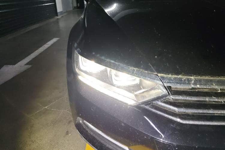 Used Volkswagen Magotan 2017 330TSI DSG Luxury Model Right Front Headlight