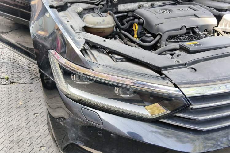 Used Volkswagen Magotan 2017 330TSI DSG Luxury Model Right Front Headlight