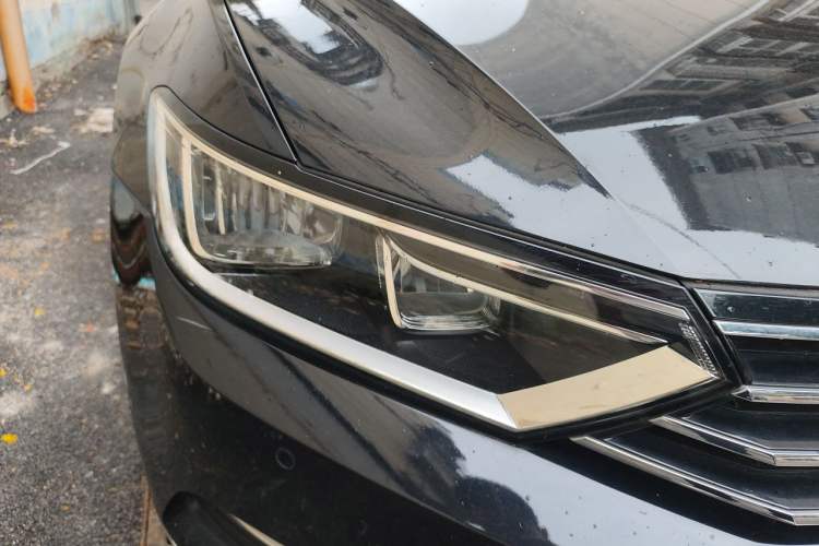 Used Volkswagen Magotan 2017 330TSI DSG Luxury Model Right Front Headlight