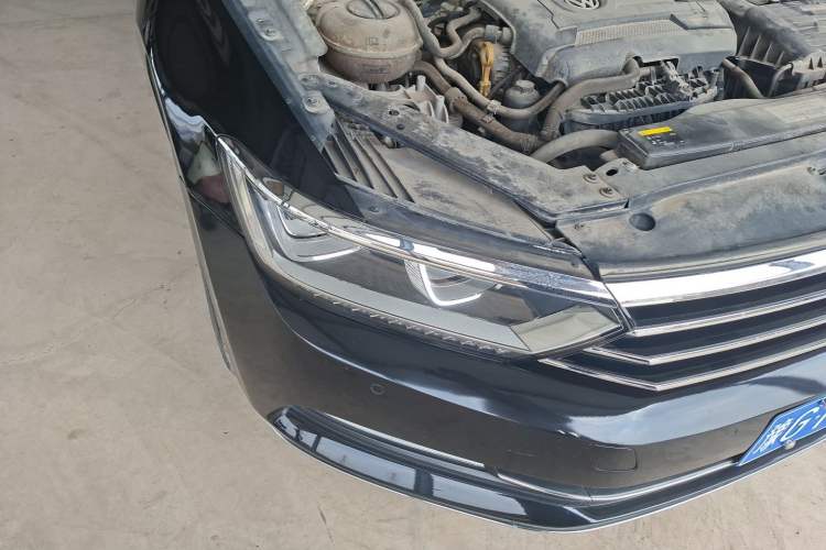Used Volkswagen Magotan 2017 380TSI DSG Luxury Model Right Front Headlight