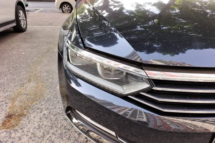 Used Volkswagen Magotan 2017 330TSI DSG Luxury Model Right Front Headlight