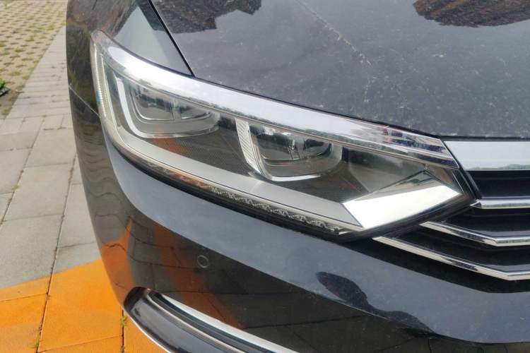 Used Volkswagen Magotan 2017 330TSI DSG Luxury Model Right Front Headlight