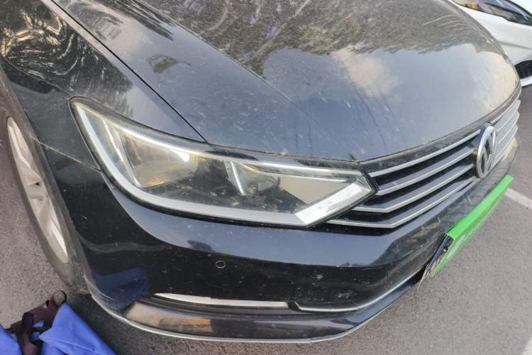 Used Volkswagen Magotan 2017 280TSI DSG Comfort Model Right Front Headlight