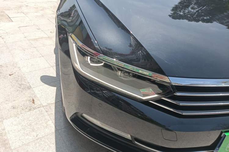Used Volkswagen Magotan 2017 380TSI DSG Prestige Edition Right Front Headlight