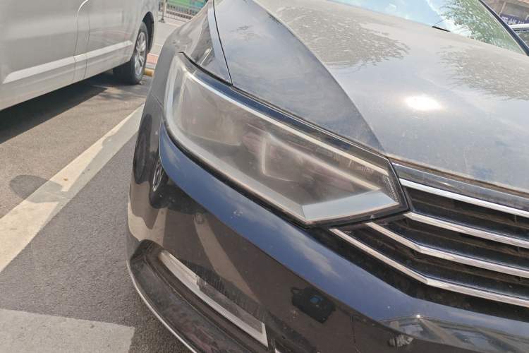 Used Volkswagen Magotan 2017 280TSI DSG Comfort Model Right Front Headlight