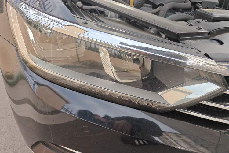 Used Volkswagen Magotan 2017 380TSI DSG Luxury Model Right Front Headlight