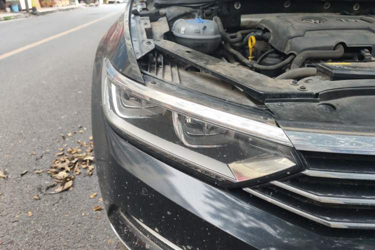 Used Volkswagen Magotan 2017 330TSI DSG Luxury Model Right Front Headlight