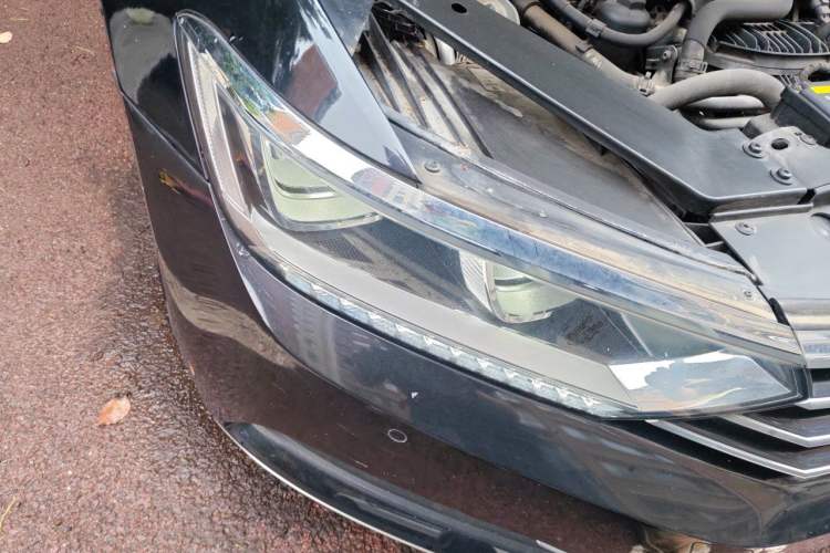 Used Volkswagen Magotan 2017 330TSI DSG Luxury Model Right Front Headlight