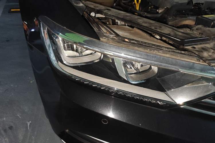 Used Volkswagen Magotan 2017 330TSI DSG Luxury Model Right Front Headlight