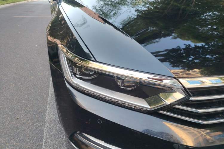 Used Volkswagen Magotan 2017 330TSI DSG Leading Model Right Front Headlight