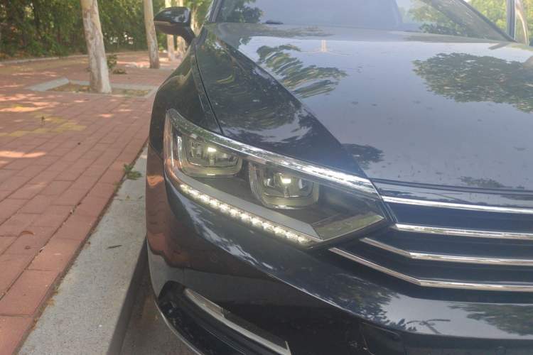 Used Volkswagen Magotan 2017 330TSI DSG Luxury Model Right Front Headlight
