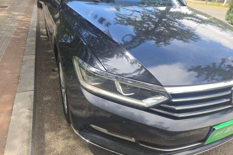 Used Volkswagen Magotan 2017 330TSI DSG Luxury Model Right Front Headlight