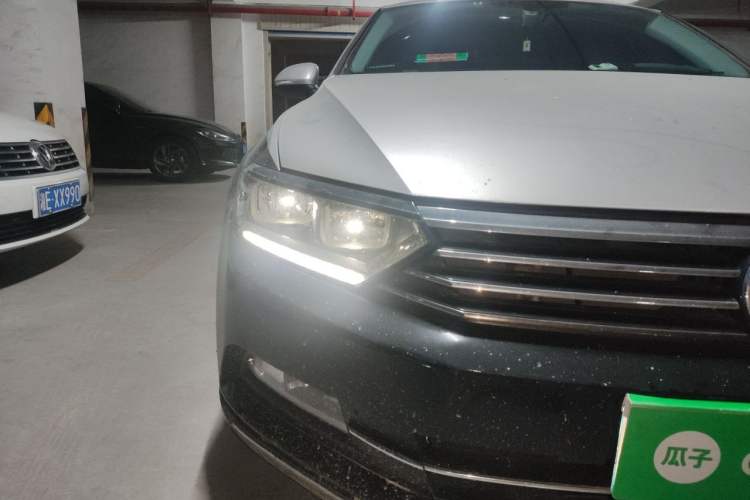 Used Volkswagen Magotan 2017 330TSI DSG Luxury Model Right Front Headlight