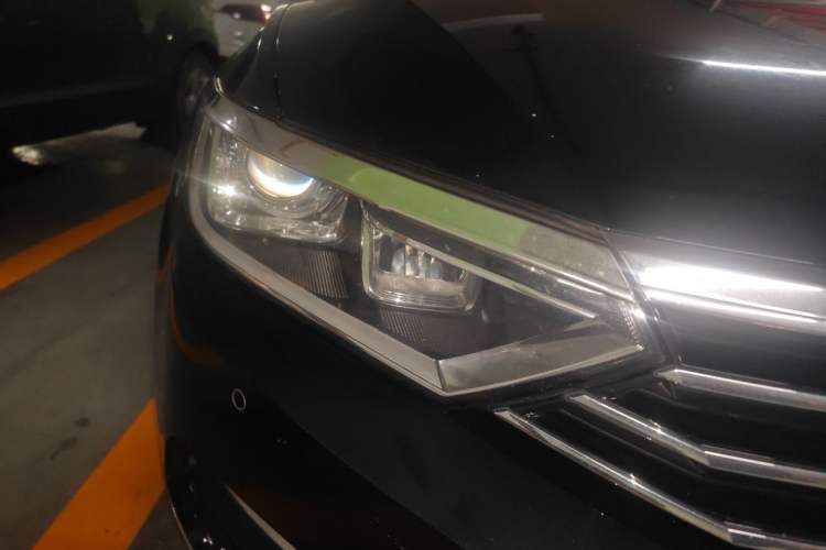 Used Volkswagen Magotan 2017 330TSI DSG Leading Model Right Front Headlight