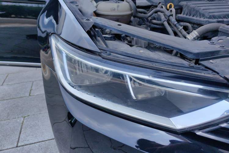 Used Volkswagen Magotan 2017 280TSI DSG Comfort Model Right Front Headlight